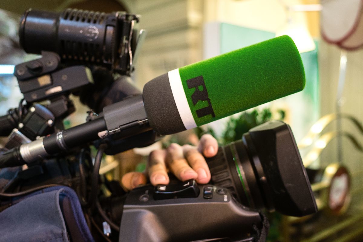 Deutsch-russischer Medienkrieg? Weshalb das TV-Programm von R​T​ D​E nicht auf Sendung gehen darf